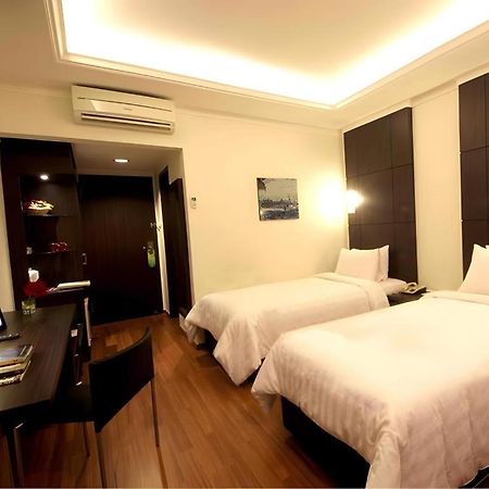 Bentani Hotel & Residence Cirebon Buitenkant foto