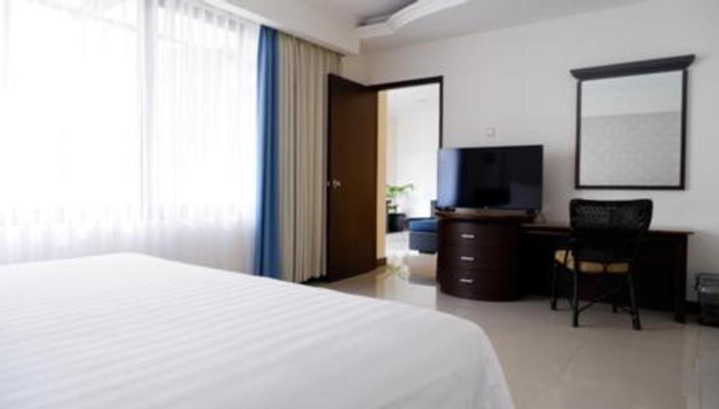 Bentani Hotel & Residence Cirebon Buitenkant foto