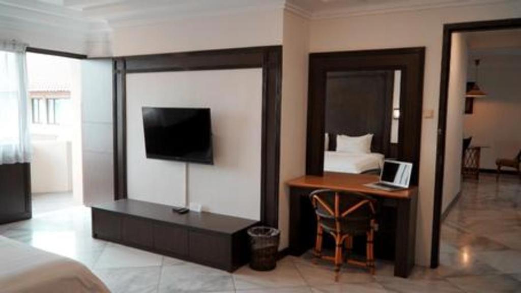 Bentani Hotel & Residence Cirebon Buitenkant foto