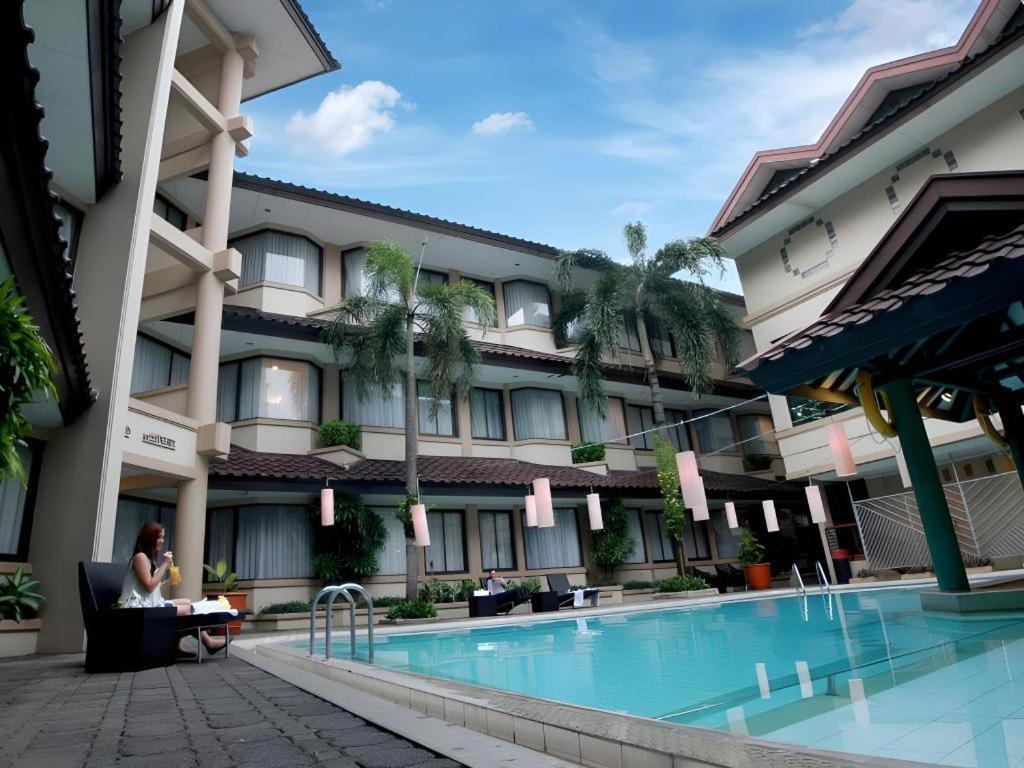 Bentani Hotel & Residence Cirebon Buitenkant foto