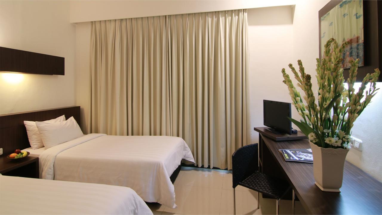 Bentani Hotel & Residence Cirebon Buitenkant foto