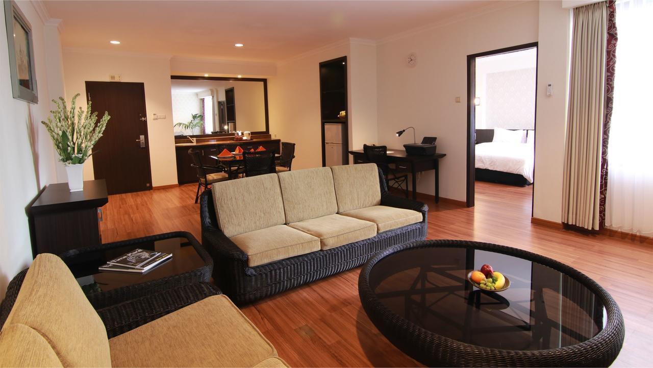 Bentani Hotel & Residence Cirebon Buitenkant foto