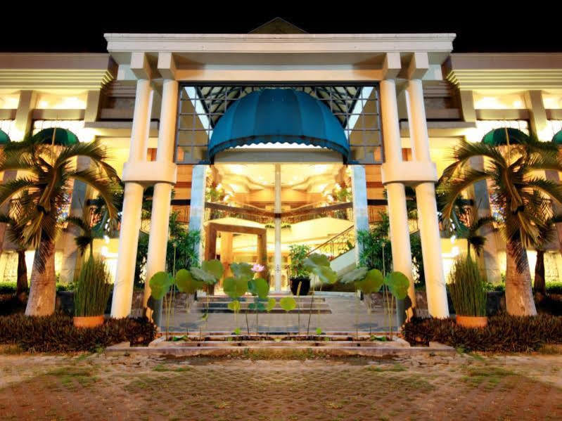 Bentani Hotel & Residence Cirebon Buitenkant foto
