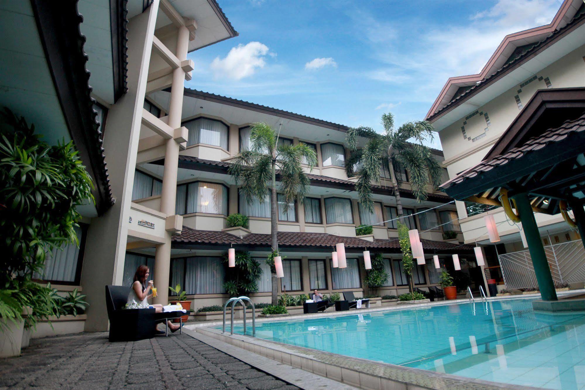 Bentani Hotel & Residence Cirebon Buitenkant foto