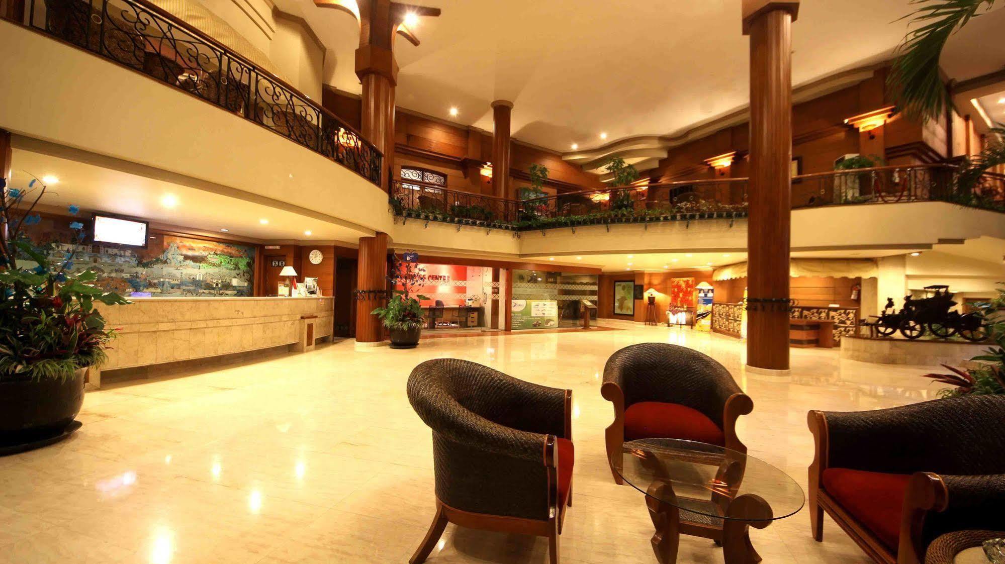 Bentani Hotel & Residence Cirebon Buitenkant foto
