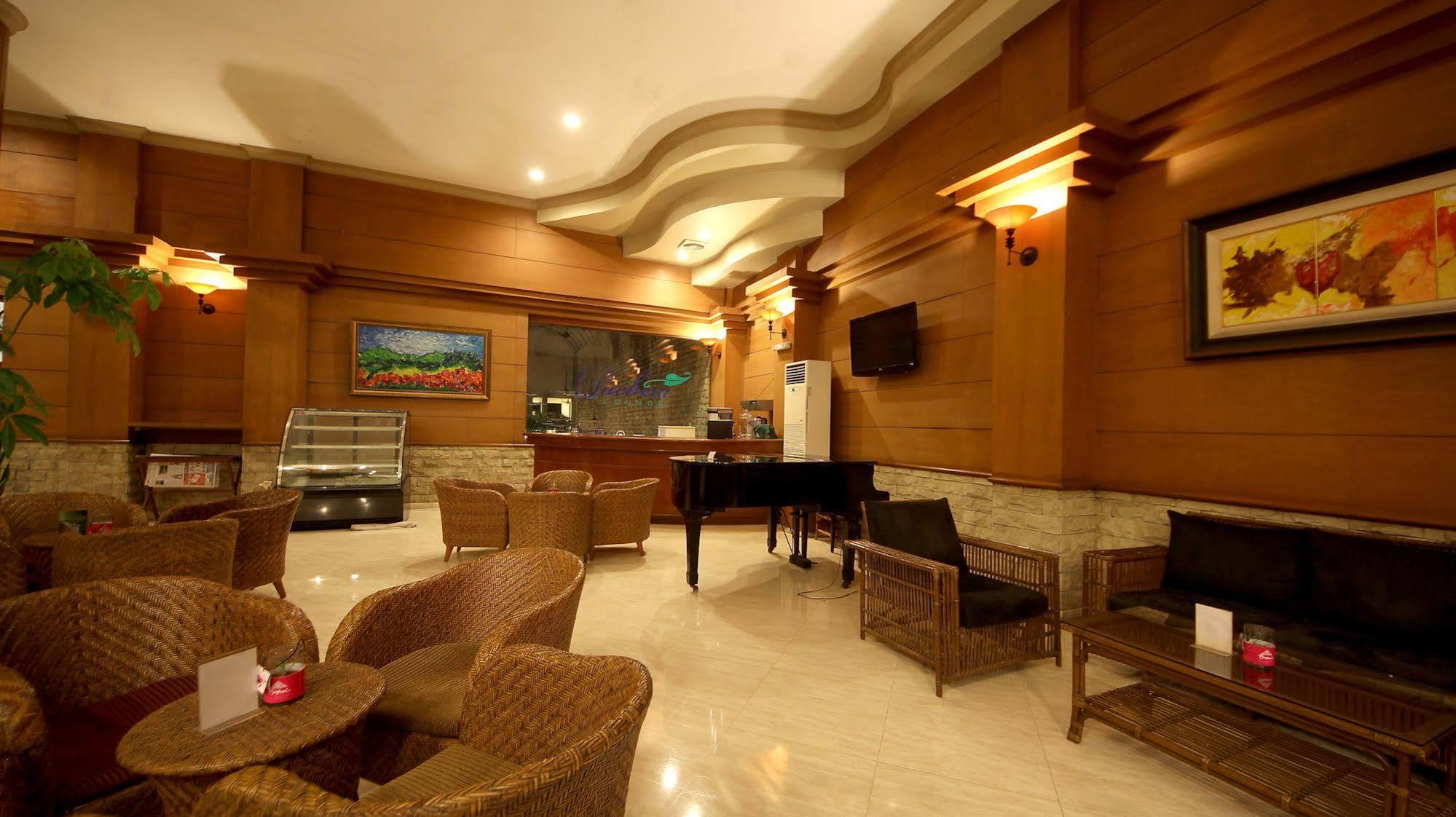 Bentani Hotel & Residence Cirebon Buitenkant foto